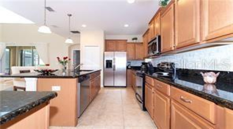 Kitchen/Staged