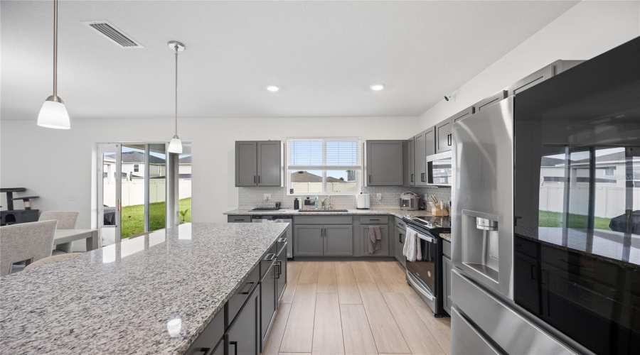 Davenport, Florida 33896, 5 Bedroom Bedrooms, ,3 Bathroombathrooms,Residential,For Sale,Hooton,0,Mfrs5159475