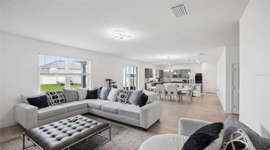 Davenport, Florida 33896, 5 Bedroom Bedrooms, ,3 Bathroombathrooms,Residential,For Sale,Hooton,0,Mfrs5159475