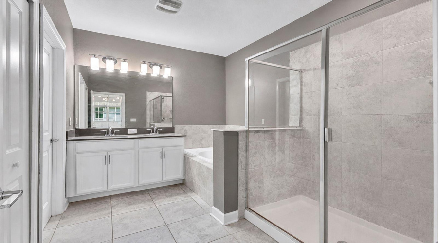 Kissimmee, Florida 34746, 4 Bedroom Bedrooms, ,3 Bathroombathrooms,Residential,For Sale,Title,0,Mfro6438864