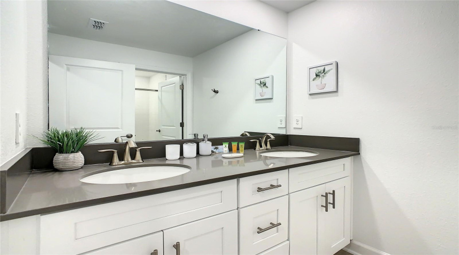 Kissimmee, Florida 34746, 4 Bedroom Bedrooms, ,3 Bathroombathrooms,Residential,For Sale,Reading,0,Mfrs5157343