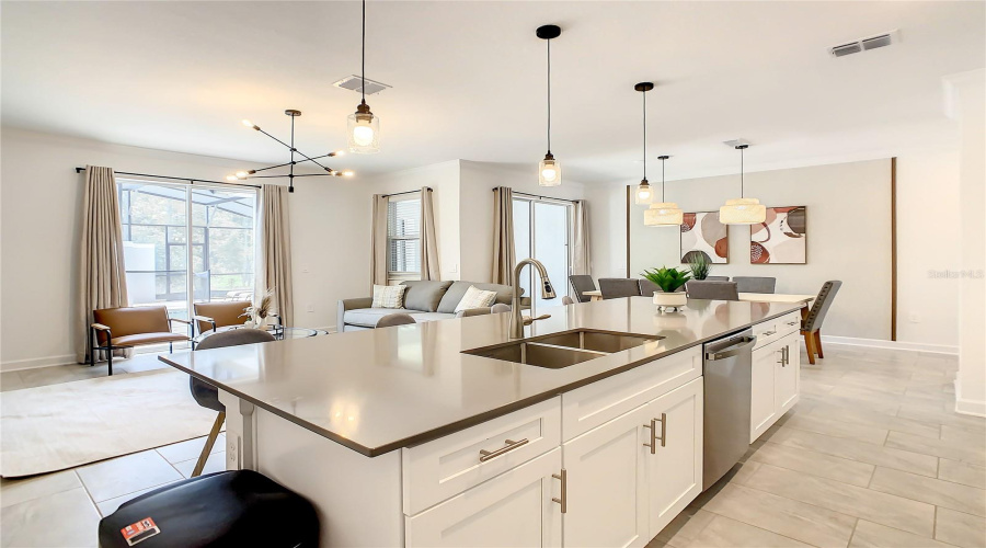 Kissimmee, Florida 34746, 4 Bedroom Bedrooms, ,3 Bathroombathrooms,Residential,For Sale,Reading,0,Mfrs5157343