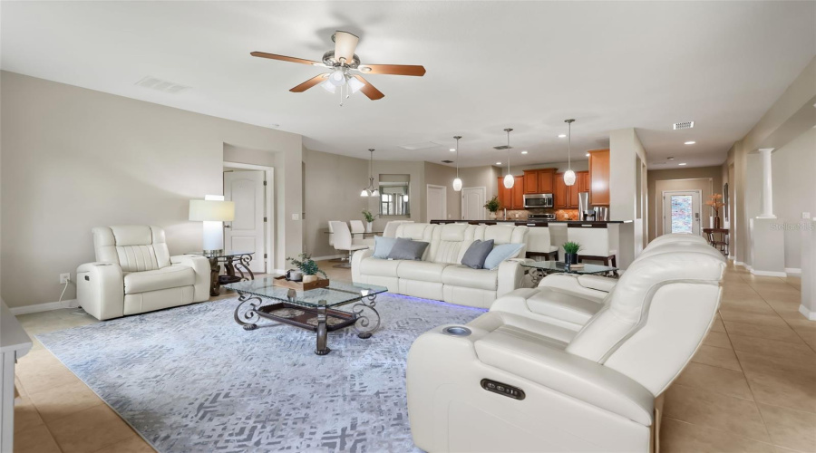Kissimmee, Florida 34746, 5 Bedroom Bedrooms, ,4 Bathroombathrooms,Residential,For Sale,Boating,0,Mfro6421095