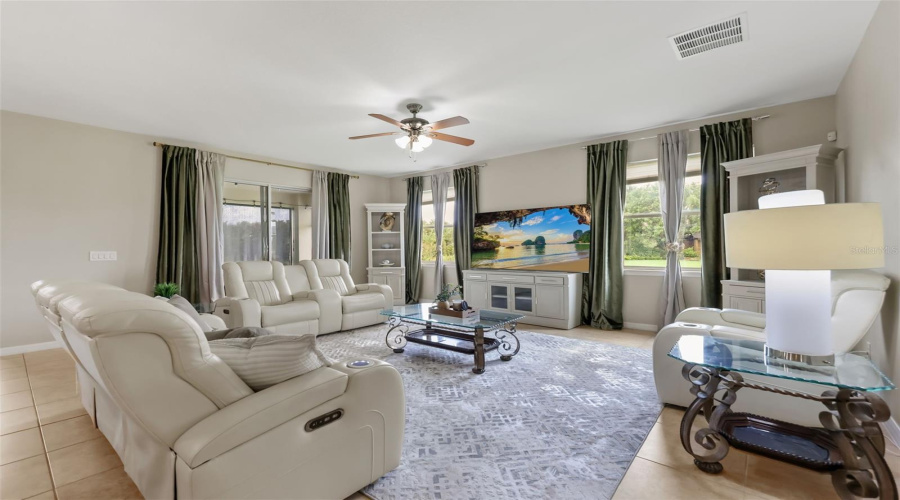 Kissimmee, Florida 34746, 5 Bedroom Bedrooms, ,4 Bathroombathrooms,Residential,For Sale,Boating,0,Mfro6421095