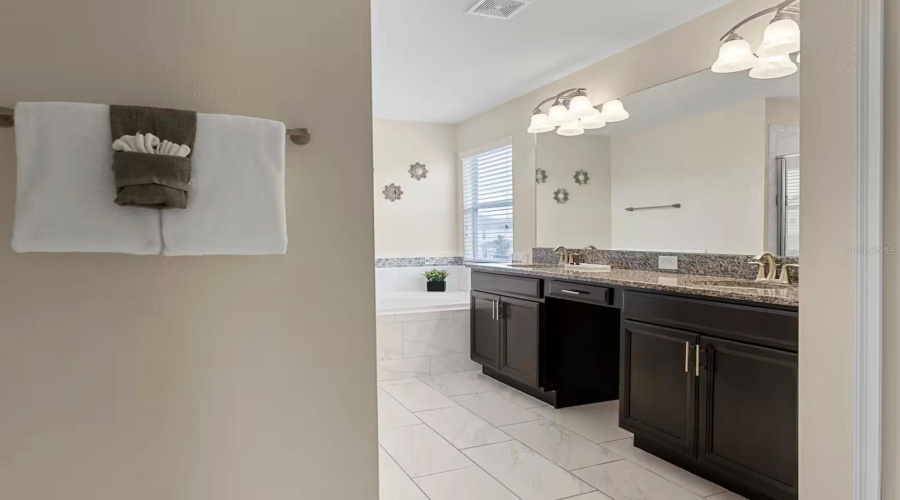 Kissimmee, Florida 34746, 6 Bedroom Bedrooms, ,5 Bathroombathrooms,Residential,For Sale,Sleepy Hollow,0,Mfro6364597