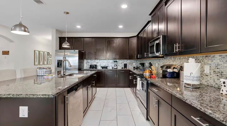 Kissimmee, Florida 34746, 6 Bedroom Bedrooms, ,5 Bathroombathrooms,Residential,For Sale,Sleepy Hollow,0,Mfro6364597