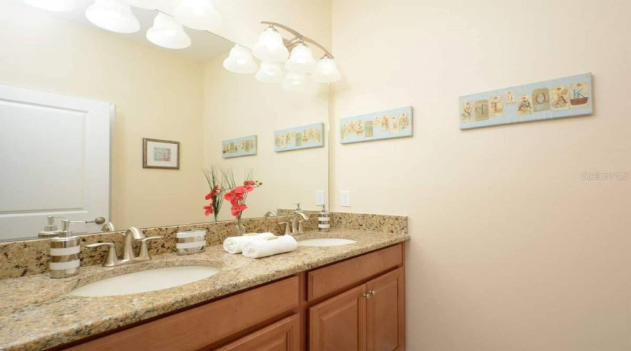 Kissimmee, Florida 34746, 5 Bedroom Bedrooms, ,4 Bathroombathrooms,Residential,For Sale,Clock Tower,0,Mfro6449471