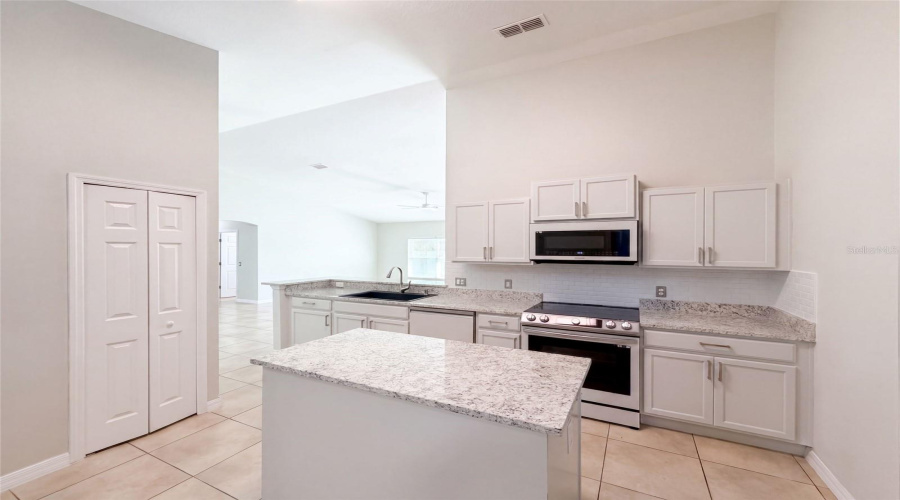 Kissimmee, Florida 34746, 4 Bedroom Bedrooms, ,2 Bathroombathrooms,Residential,For Sale,Yacht Club,0,Mfro6438381