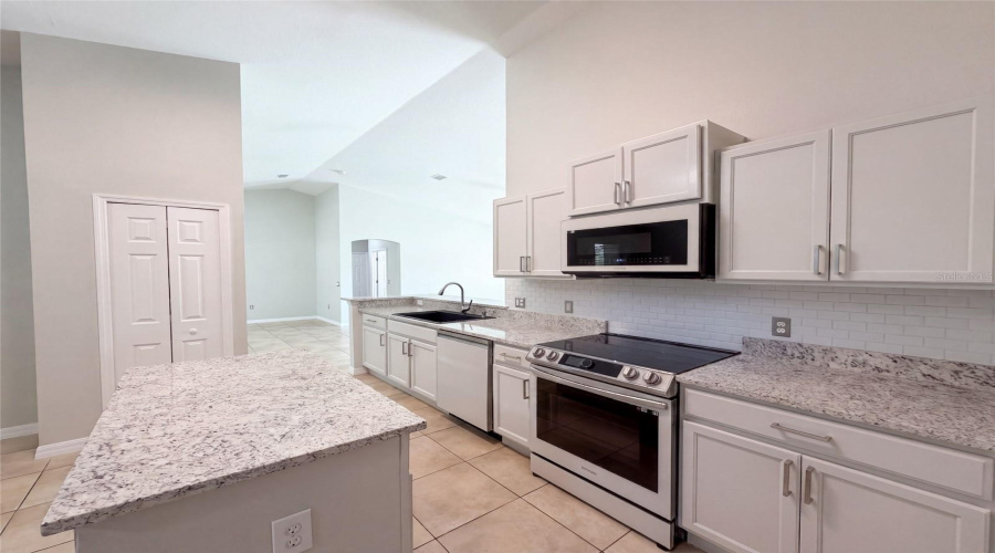 Kissimmee, Florida 34746, 4 Bedroom Bedrooms, ,2 Bathroombathrooms,Residential,For Sale,Yacht Club,0,Mfro6438381
