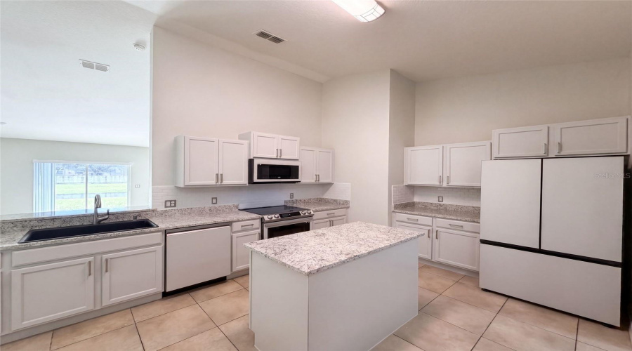 Kissimmee, Florida 34746, 4 Bedroom Bedrooms, ,2 Bathroombathrooms,Residential,For Sale,Yacht Club,0,Mfro6438381