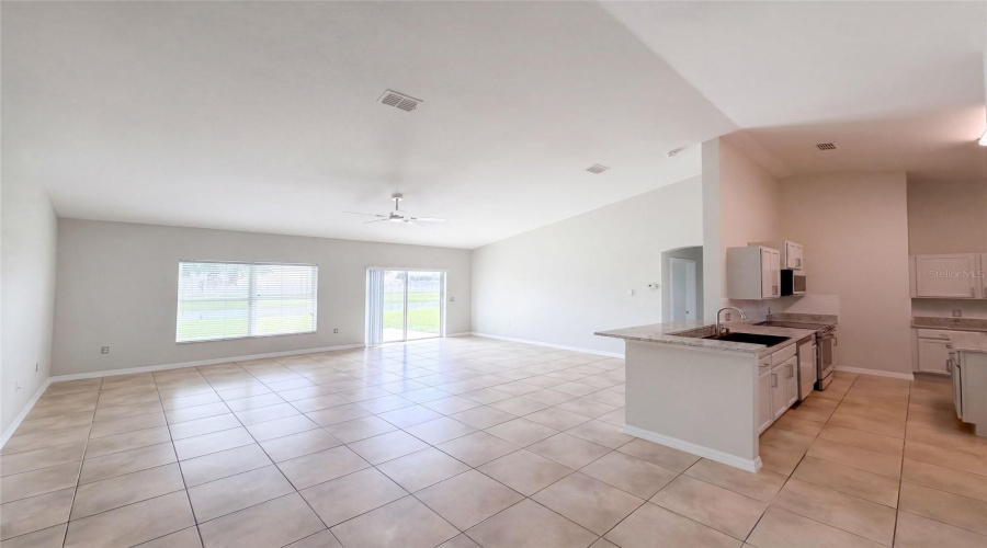 Kissimmee, Florida 34746, 4 Bedroom Bedrooms, ,2 Bathroombathrooms,Residential,For Sale,Yacht Club,0,Mfro6438381
