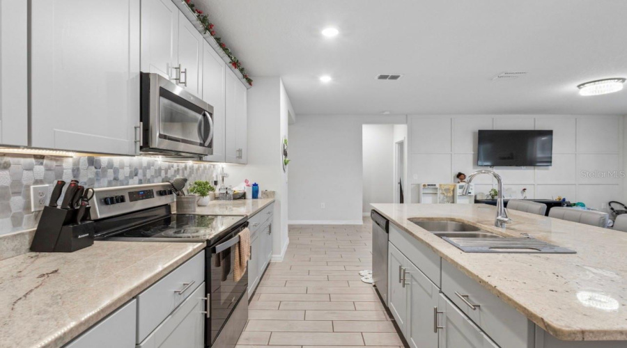 Davenport, Florida 33896, 4 Bedroom Bedrooms, ,2 Bathroombathrooms,Residential,For Sale,Vista Villages,0,Mfrs5155852