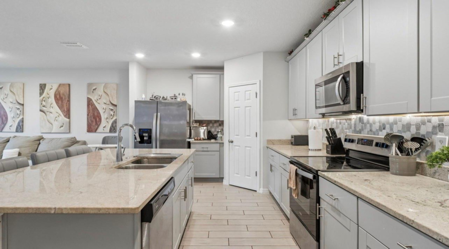 Davenport, Florida 33896, 4 Bedroom Bedrooms, ,2 Bathroombathrooms,Residential,For Sale,Vista Villages,0,Mfrs5155852
