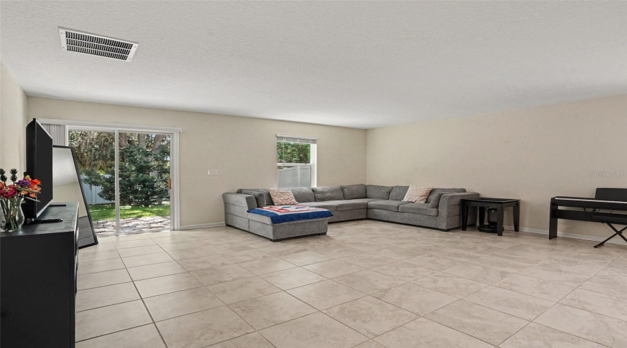 Kissimmee, Florida 34746, 5 Bedroom Bedrooms, ,2 Bathroombathrooms,Residential,For Sale,Bluff Oak Loop,0,Mfro6437731