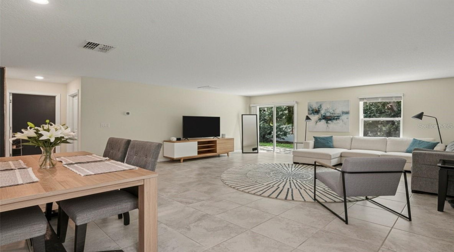 Kissimmee, Florida 34746, 5 Bedroom Bedrooms, ,2 Bathroombathrooms,Residential,For Sale,Bluff Oak Loop,0,Mfro6437731