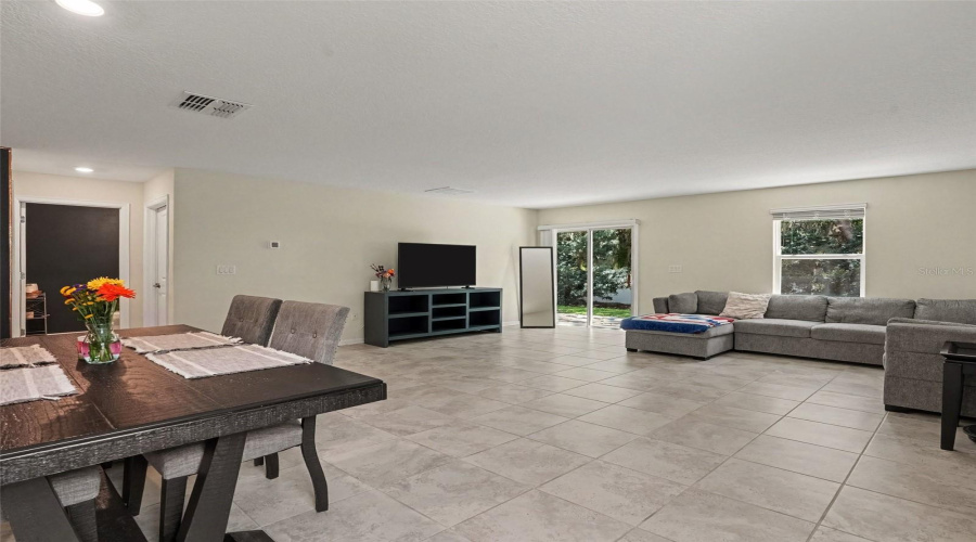 Kissimmee, Florida 34746, 5 Bedroom Bedrooms, ,2 Bathroombathrooms,Residential,For Sale,Bluff Oak Loop,0,Mfro6437731