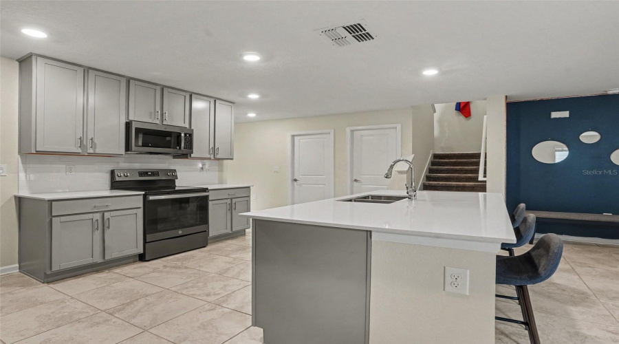 Kissimmee, Florida 34746, 5 Bedroom Bedrooms, ,2 Bathroombathrooms,Residential,For Sale,Bluff Oak Loop,0,Mfro6437731