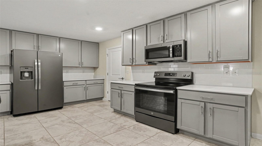 Kissimmee, Florida 34746, 5 Bedroom Bedrooms, ,2 Bathroombathrooms,Residential,For Sale,Bluff Oak Loop,0,Mfro6437731