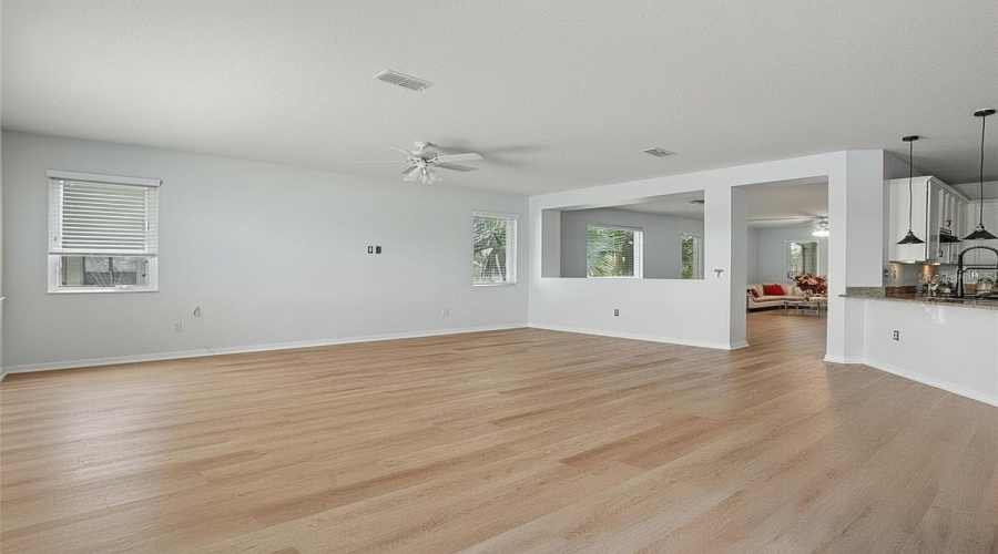 Kissimmee, Florida 34746, 4 Bedroom Bedrooms, ,2 Bathroombathrooms,Residential,For Sale,Angler Ave,0,Mfro6437838