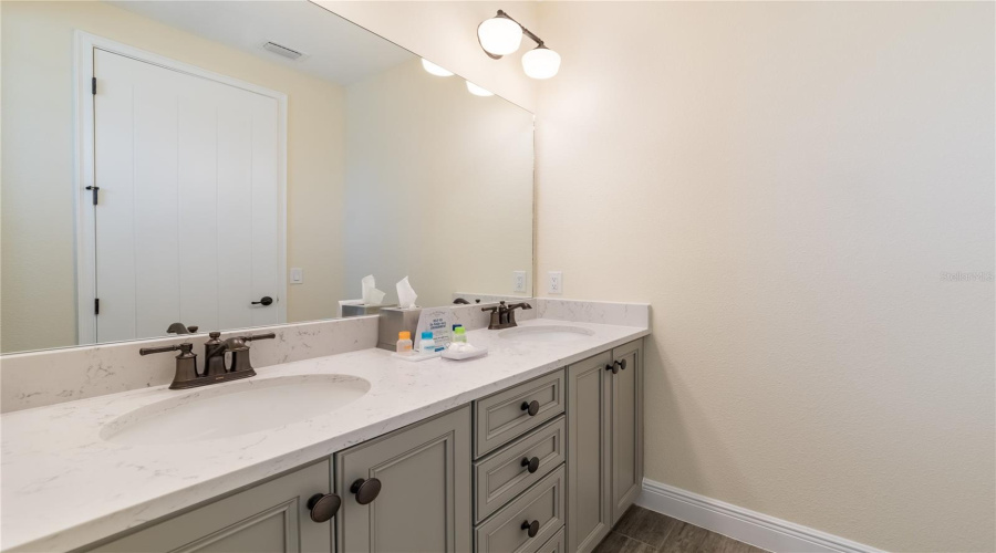 Kissimmee, Florida 34747, 5 Bedroom Bedrooms, ,5 Bathroombathrooms,Residential,For Sale,Surf,0,Mfrs5159643