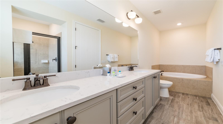 Kissimmee, Florida 34747, 5 Bedroom Bedrooms, ,5 Bathroombathrooms,Residential,For Sale,Surf,0,Mfrs5159643