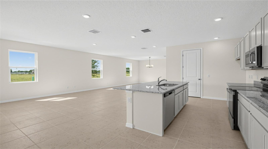 Kissimmee, Florida 34746, 3 Bedroom Bedrooms, ,2 Bathroombathrooms,Residential,For Sale,Broadwing,0,Mfrtb8558786