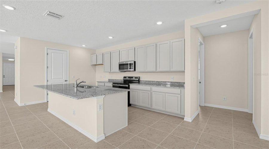 Kissimmee, Florida 34746, 3 Bedroom Bedrooms, ,2 Bathroombathrooms,Residential,For Sale,Broadwing,0,Mfrtb8558786
