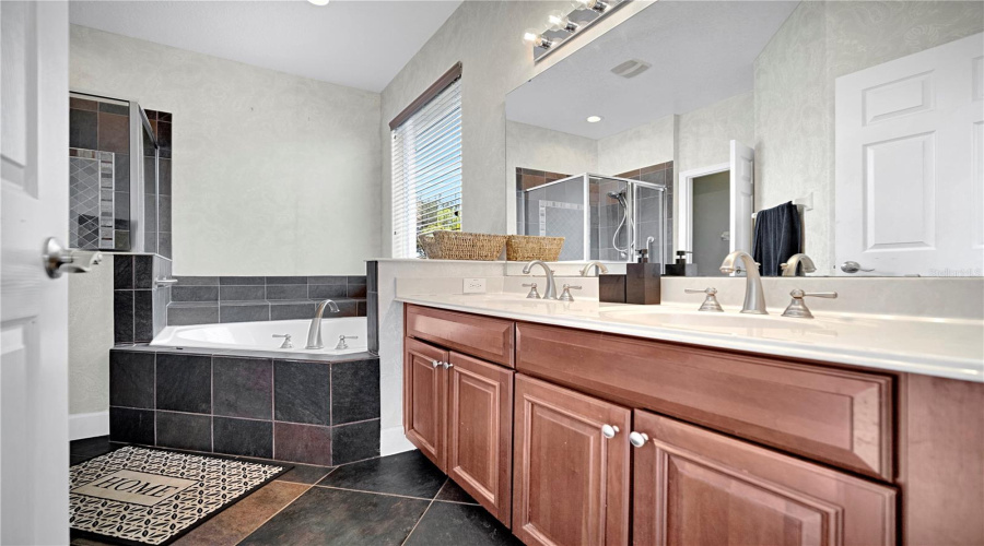 Kissimmee, Florida 34746, 5 Bedroom Bedrooms, ,4 Bathroombathrooms,Residential,For Sale,Boating,0,Mfrtb8529270