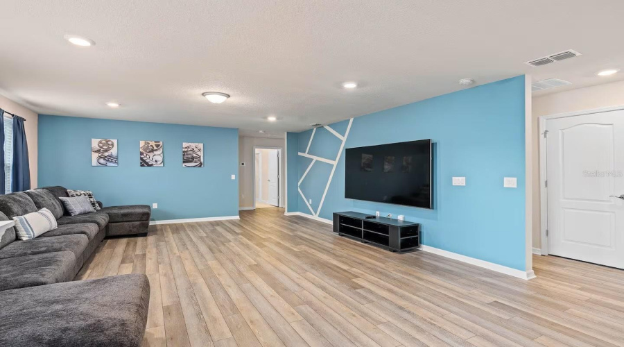 Davenport, Florida 33837, 7 Bedroom Bedrooms, ,5 Bathroombathrooms,Residential,For Sale,Oakmoss,0,Mfro6449287