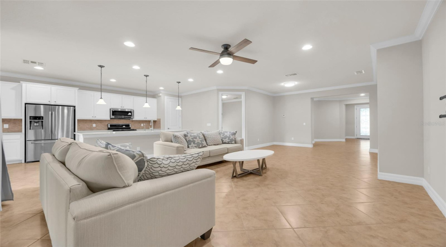 Orlando, Florida 32836, 3 Bedroom Bedrooms, ,3 Bathroombathrooms,Residential,For Sale,Berry Creek,0,Mfrr4912172
