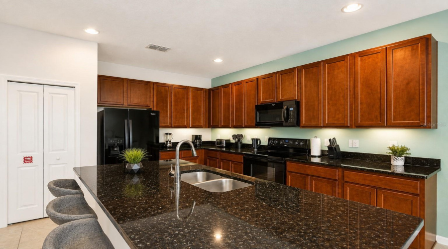 Kissimmee, Florida 34746, 6 Bedroom Bedrooms, ,4 Bathroombathrooms,Residential,For Sale,Ballo,0,Mfro6438047