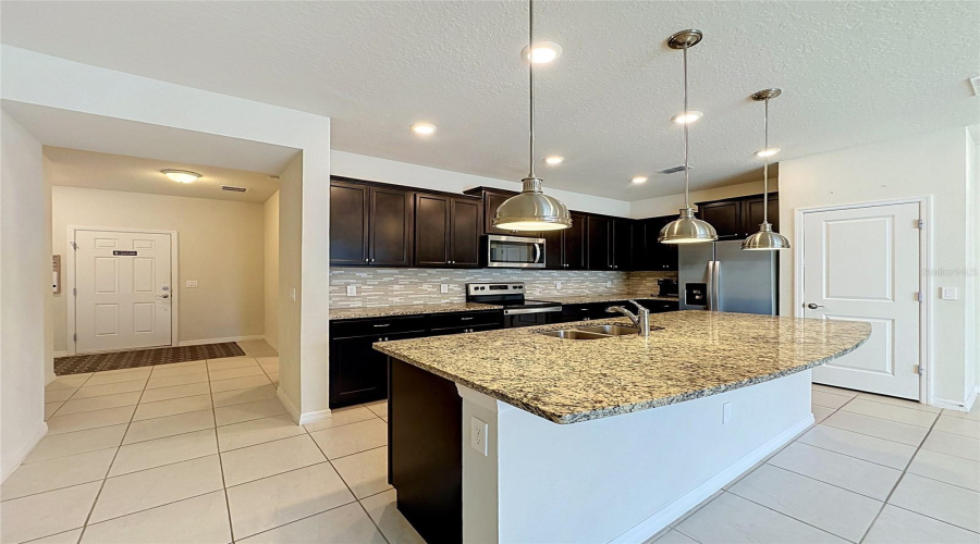 Davenport, Florida 33837, 5 Bedroom Bedrooms, ,4 Bathroombathrooms,Residential,For Sale,Paradise Dr,0,Mfrs5159467
