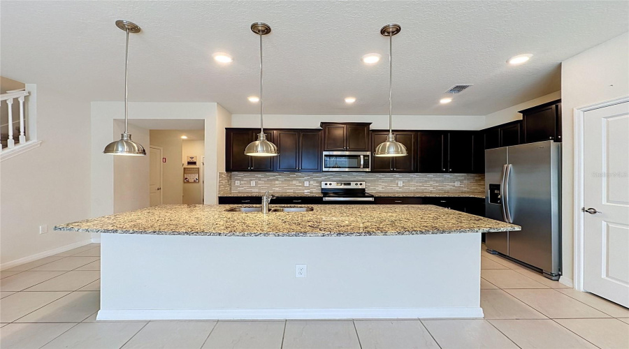 Davenport, Florida 33837, 5 Bedroom Bedrooms, ,4 Bathroombathrooms,Residential,For Sale,Paradise Dr,0,Mfrs5159467