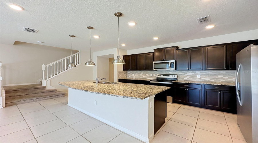 Davenport, Florida 33837, 5 Bedroom Bedrooms, ,4 Bathroombathrooms,Residential,For Sale,Paradise Dr,0,Mfrs5159467