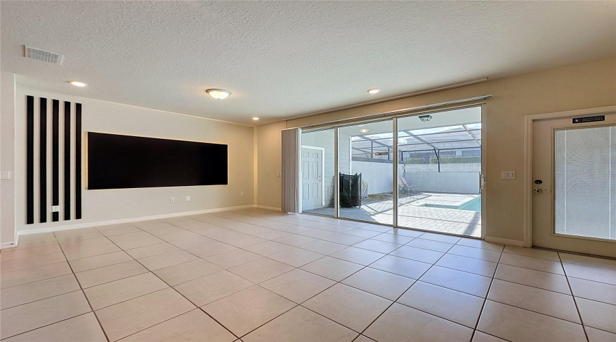 Davenport, Florida 33837, 5 Bedroom Bedrooms, ,4 Bathroombathrooms,Residential,For Sale,Paradise Dr,0,Mfrs5159467