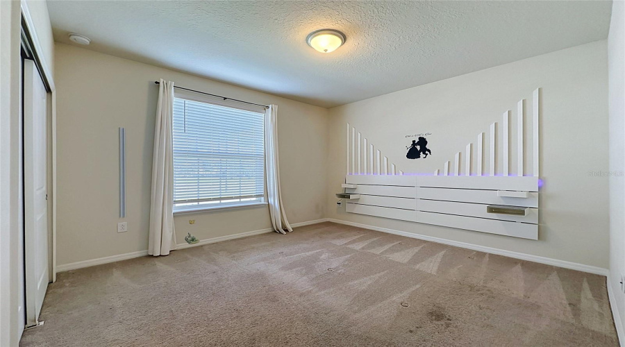Davenport, Florida 33837, 5 Bedroom Bedrooms, ,4 Bathroombathrooms,Residential,For Sale,Paradise Dr,0,Mfrs5159467