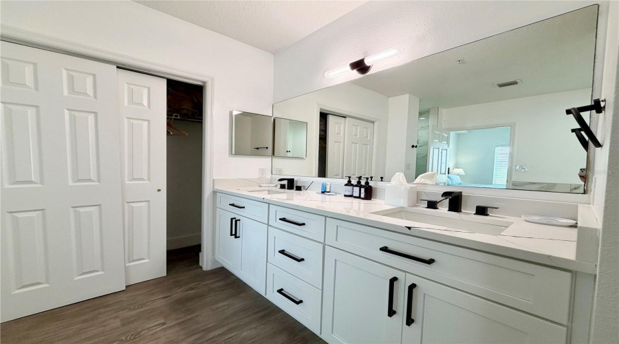 Orlando, Florida 32821, 2 Bedroom Bedrooms, ,2 Bathroombathrooms,Residential,For Sale,Worldquest,0,Mfro6433438