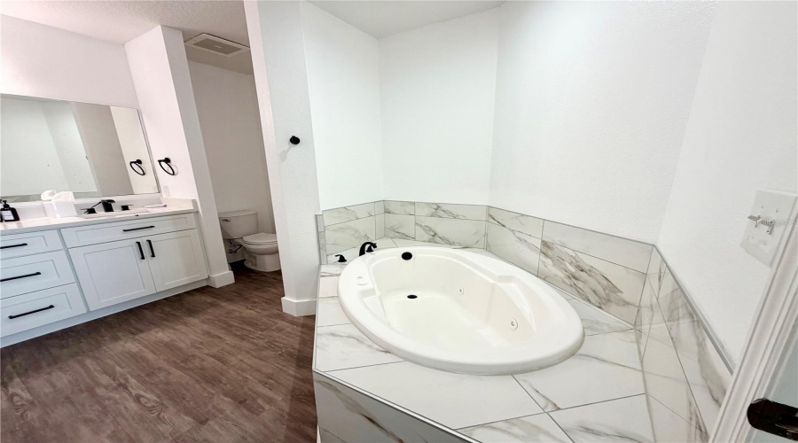 Orlando, Florida 32821, 2 Bedroom Bedrooms, ,2 Bathroombathrooms,Residential,For Sale,Worldquest,0,Mfro6433438