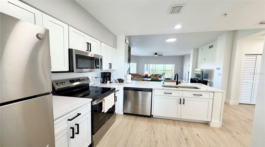 Orlando, Florida 32821, 2 Bedroom Bedrooms, ,2 Bathroombathrooms,Residential,For Sale,Worldquest,0,Mfro6433438