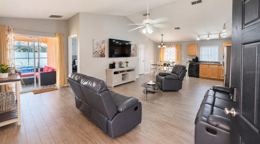 Davenport, Florida 33896, 4 Bedroom Bedrooms, ,3 Bathroombathrooms,Residential,For Sale,Scrub Jay,0,Mfrs5159465