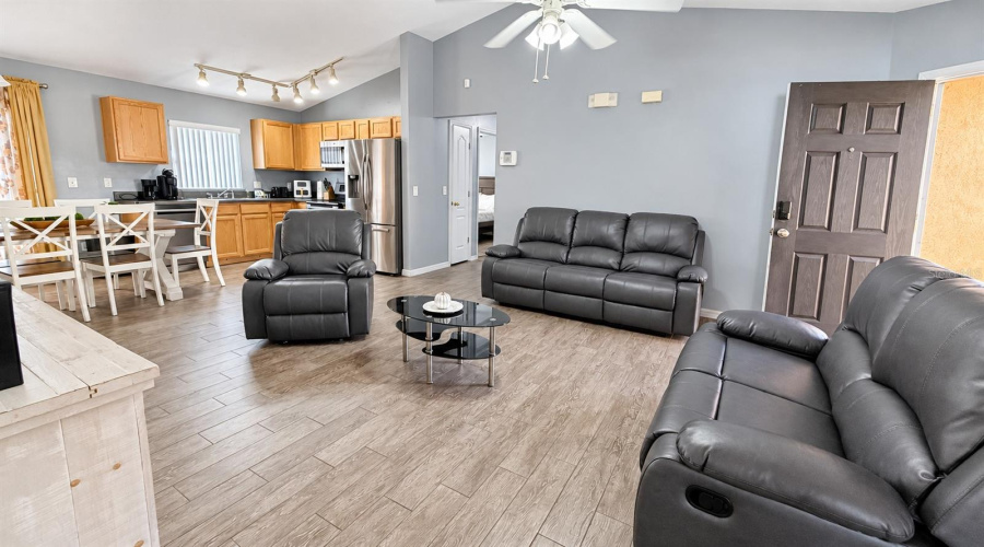 Davenport, Florida 33896, 4 Bedroom Bedrooms, ,3 Bathroombathrooms,Residential,For Sale,Scrub Jay,0,Mfrs5159465