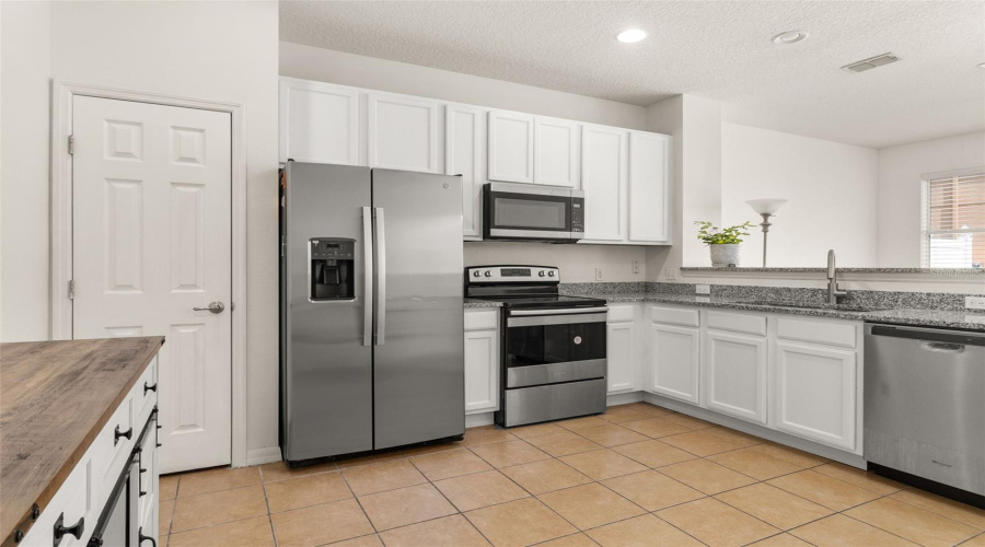 Kissimmee, Florida 34746, 3 Bedroom Bedrooms, ,3 Bathroombathrooms,Residential,For Sale,Paradise Cay,0,Mfrs5157718