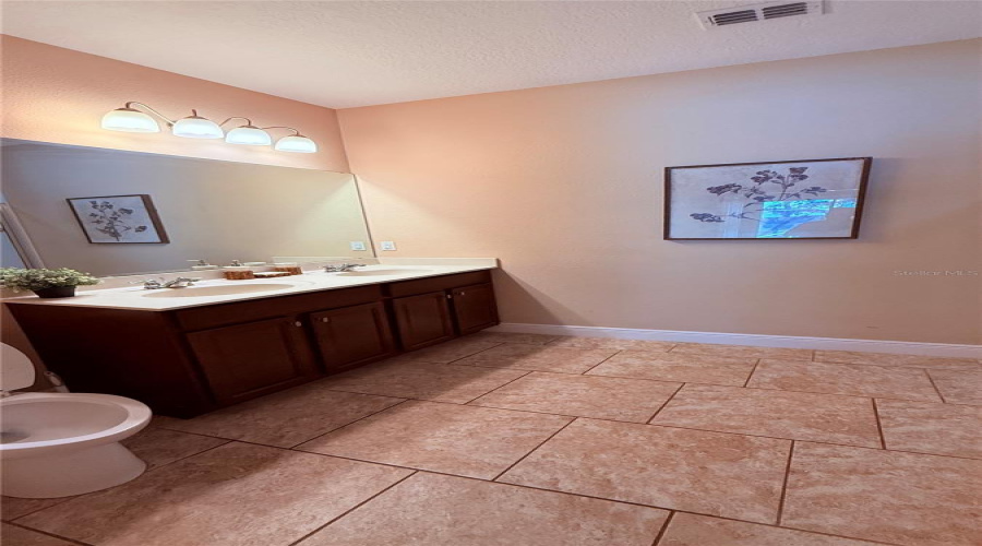 Davenport, Florida 33837, 6 Bedroom Bedrooms, ,4 Bathroombathrooms,Residential,For Sale,Oakbourne,0,Mfrs5159789