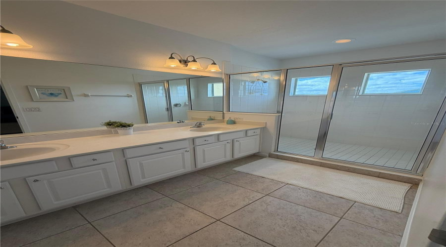 Kissimmee, Florida 34746, 6 Bedroom Bedrooms, ,6 Bathroombathrooms,Residential,For Sale,Monado,0,Mfro6398119