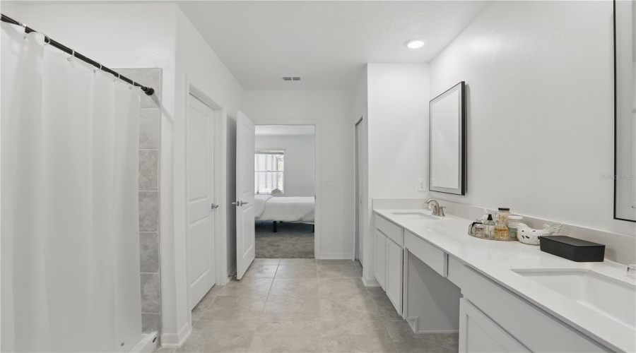 Kissimmee, Florida 34746, 5 Bedroom Bedrooms, ,2 Bathroombathrooms,Residential,For Sale,Pebbles Throw,0,Mfro6443461