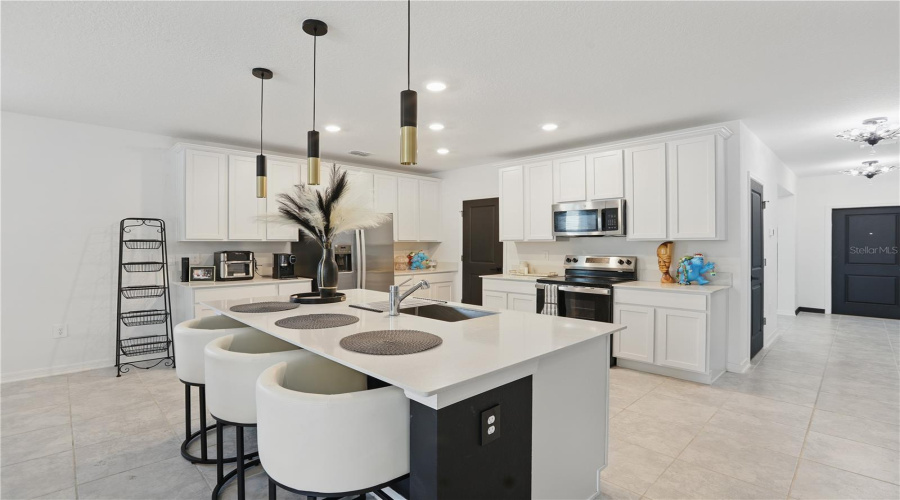 Kissimmee, Florida 34746, 5 Bedroom Bedrooms, ,2 Bathroombathrooms,Residential,For Sale,Pebbles Throw,0,Mfro6443461