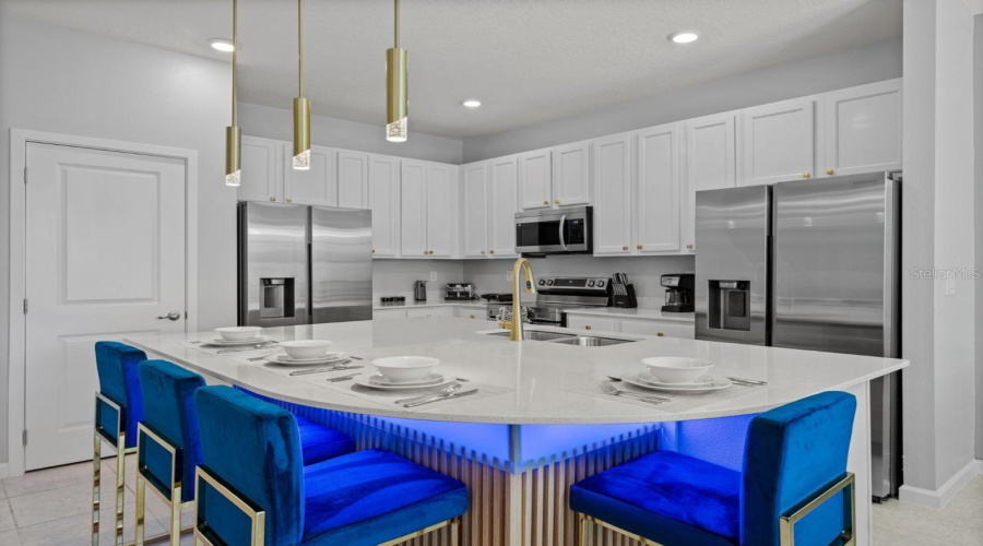 Kissimmee, Florida 34746, 8 Bedroom Bedrooms, ,5 Bathroombathrooms,Residential,For Sale,Monado,0,Mfro6432558