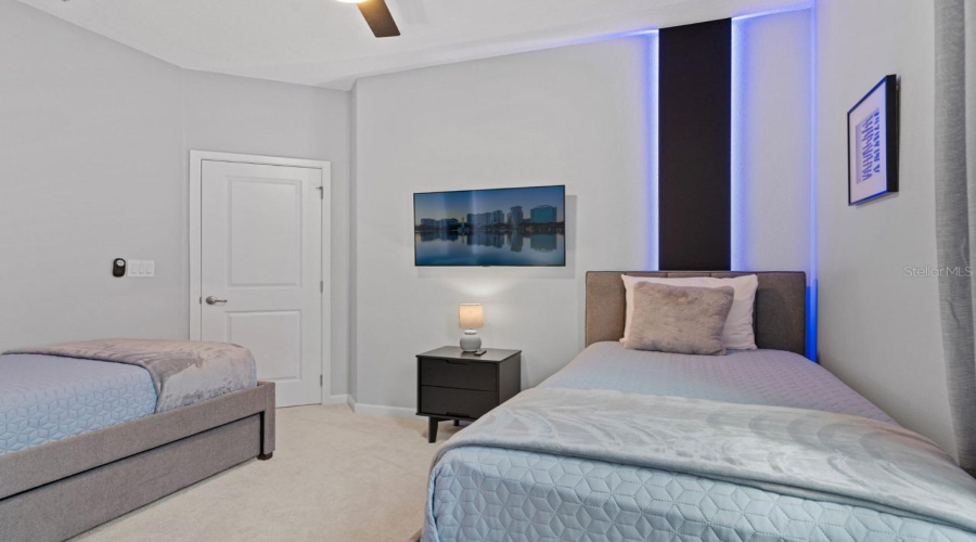 Kissimmee, Florida 34746, 8 Bedroom Bedrooms, ,5 Bathroombathrooms,Residential,For Sale,Monado,0,Mfro6432558