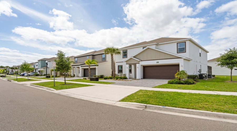 Kissimmee, Florida 34746, 8 Bedroom Bedrooms, ,5 Bathroombathrooms,Residential,For Sale,Monado,0,Mfro6432558
