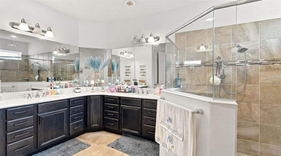 Kissimmee, Florida 34746, 4 Bedroom Bedrooms, ,3 Bathroombathrooms,Residential,For Sale,Silver Fin,0,Mfrv4951512